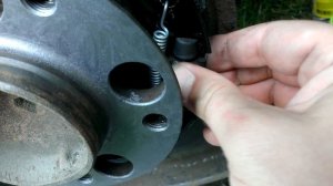 БМВ Е34 Ремонт задних тормозов ч.2 замена дисков и всех колодок, регулировка ручника BMW E34