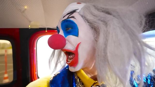 24 Часа в МАШИНЕ КЛОУНА А4 !