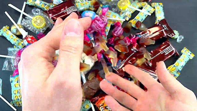a Lots Of Top Candy, Snickers, Skittles, Kinder Joy And More Sweets Chocolate Candy смотреть онлайн