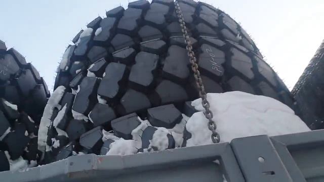 Поехали в Мирный !!! Уже скользко !!! #зимник#авария#гололед## смотреть онлайн