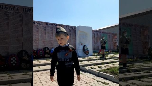 Лев, 3 года, читает стихотворение Р. Рождественского "На Земле безжалостно маленькой" смотреть онлайн