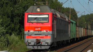 2ЭС6-315 "Синара" с грузовым поездом следует через о.п. Чапаевская