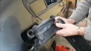 БМВ 3 Как снять лючок бензобака