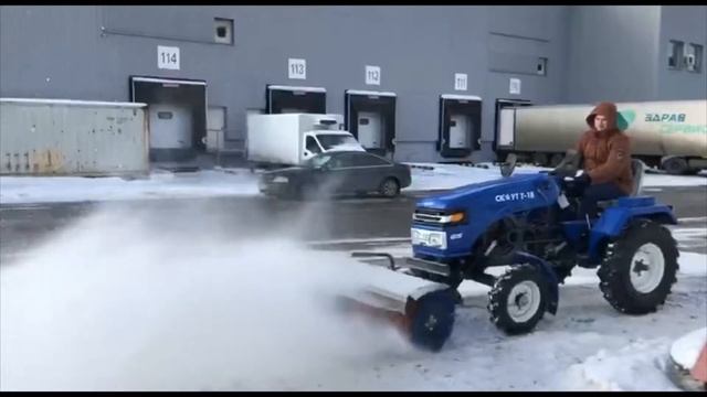 Минитрактор СКАУТ Т18 + коммунальная щетка смотреть онлайн