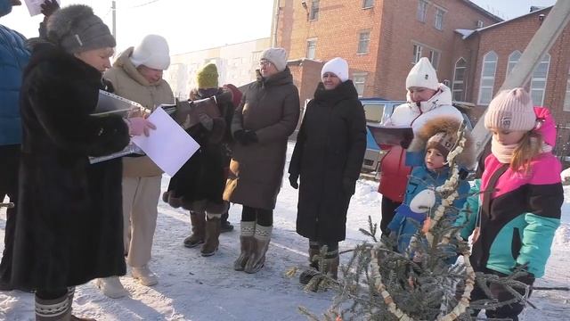 Открытие новогодних ёлок в микрорайонах города смотреть онлайн