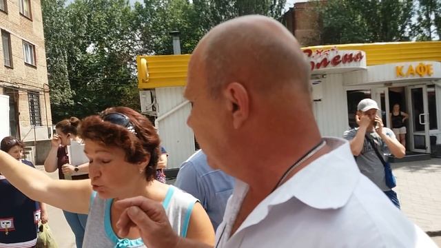 В Николаеве жители общежития без электричества перекрыли дорогу смотреть онлайн