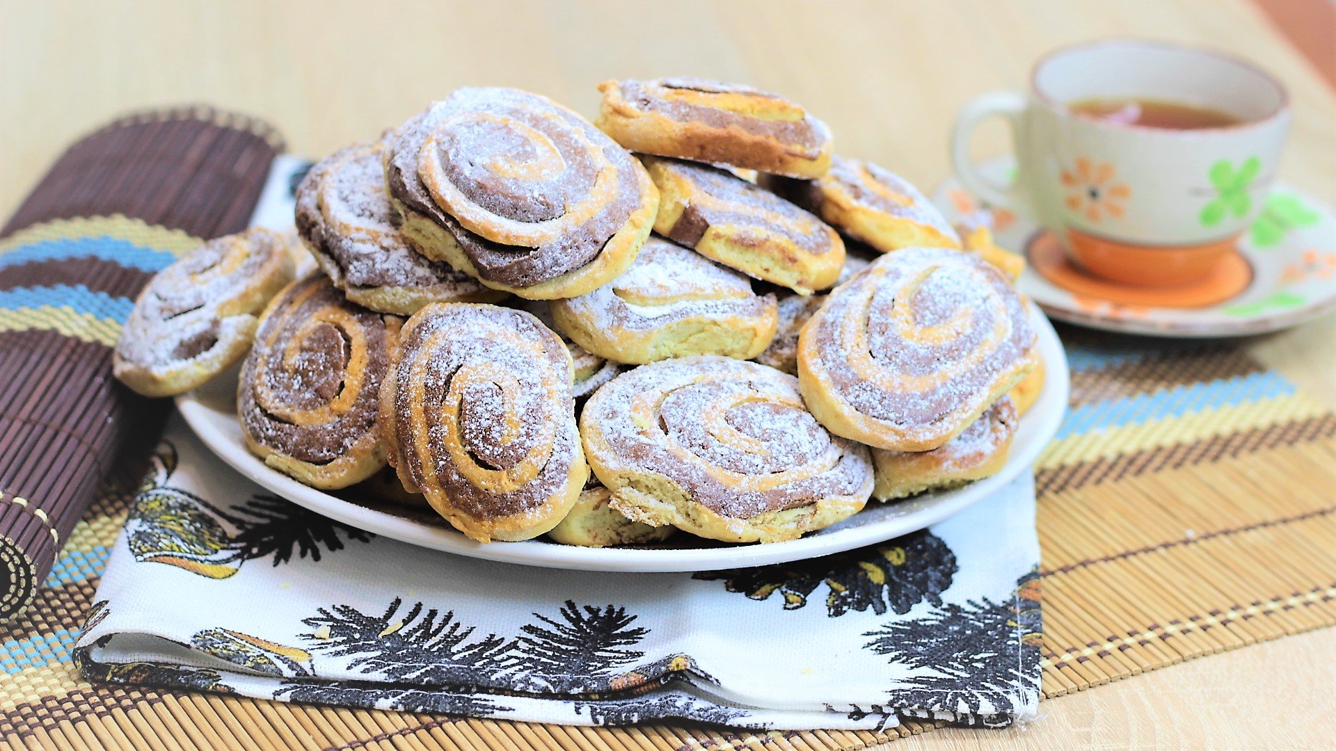 Приготовьте по этому рецепту? Домашнее медово-шоколадное печенье? Приятного просмотра. смотреть онлайн