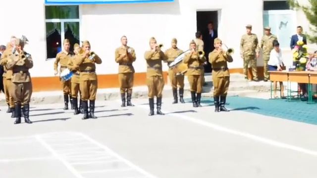 Поздравления от военного оркестра... смотреть онлайн