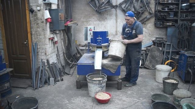 Гранулирование дробленой щепы . Сосна. Гранулятор ГУ-15. г. Омск смотреть онлайн