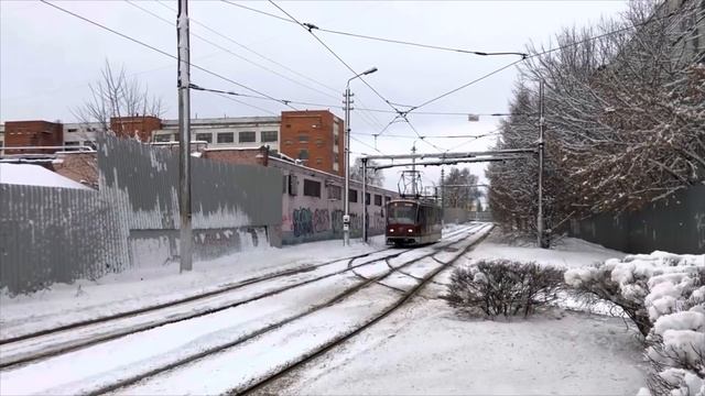 ❓Как трамвай поворачивает на стрелках? | How does the tram turn on the junction? смотреть онлайн