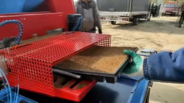 Наполнение кассет грунтом с помощью машины RE14, Urbinati смотреть онлайн