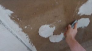 Как держится гипсовая  штукатурка на глиняной стене  Наглядный эксперимент