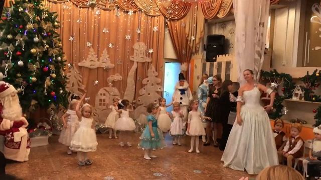 Утренник. Танец снежинок смотреть онлайн