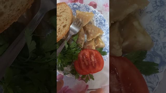 ПОДАЧА КЛАССИЧЕСКОГО ХОЛОДЦА К ЗАВТРАКУ! ЗЕЛЕНЬ И КУСОЧЕК РОЗОВОГО ПОМИДОРА И РЖАНОЙ ХЛЕБ! смотреть онлайн