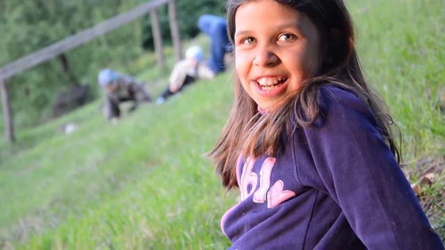 Most beautiful child model in Kiev Botanic Garden. Киев Ботанический сад. Video about Kiev. смотреть онлайн