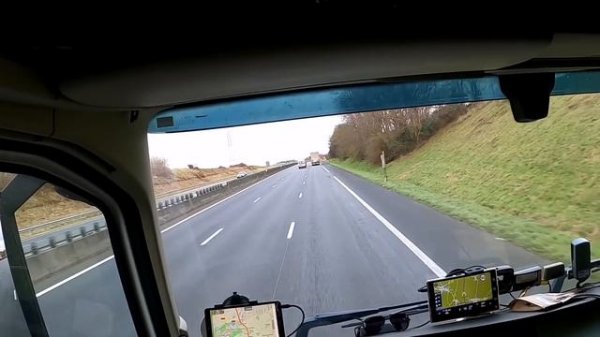 ЕДУ НА СКАНДИНАВИЮ. Замена лампочки на Вольво fh