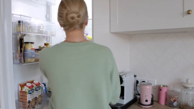 WHAT I EAT WHEN MY FRIDGE IS EMPTY (ISH) смотреть онлайн