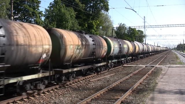 Тепловоз 2ТЭ116-773 на ст. Раазику / 2TE116-773 at Raasiku station смотреть онлайн