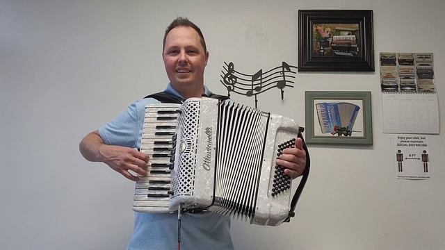 (SOLD!) - Ottavianelli Bambino - compact size, pre-owned (Carnegie Accordion Company) смотреть онлайн