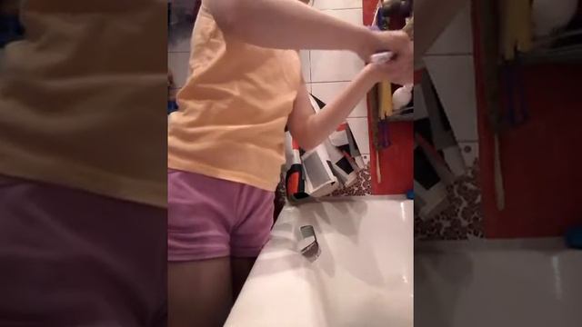 Как очистить краску от куклы смотреть онлайн