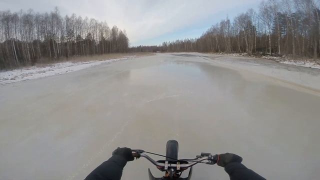 Первый выезд на лёд / Питбайк CRZ 140cc смотреть онлайн