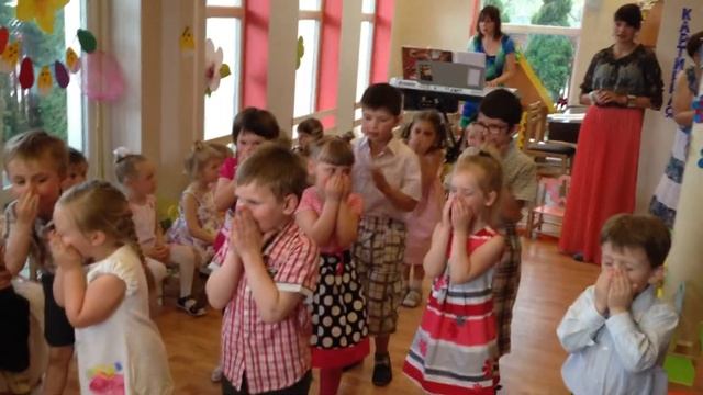 танец медведь и пчела смотреть онлайн