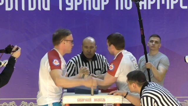 СИБИРСКИЙ МЕДВЕДЬ. АБСОЛЮТНАЯ ВЕСОВАЯ КАТЕГОРИЯ. ЛЕВАЯ РУКА смотреть онлайн