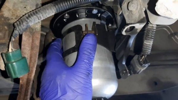 Замена топливного фильтра на Renault Trafik 3 2016 года 1.6dci