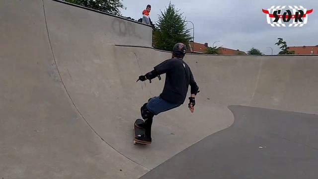 Skatepark witte molen Sint Niklaas, Belgium смотреть онлайн