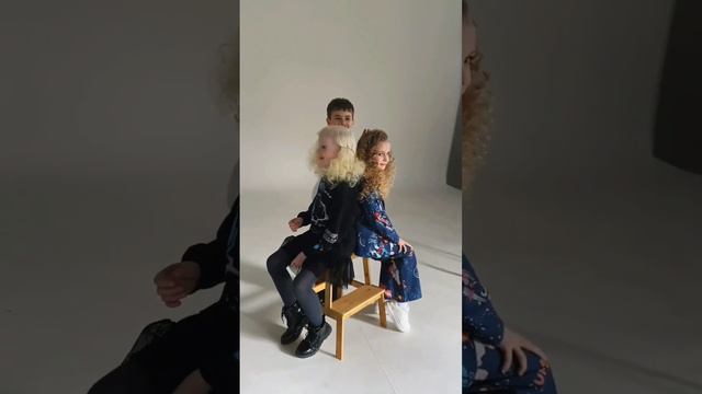 ФОТОСЕССИЯ ДЛЯ ДЕТЕЙ С ПРИЧЕСКОЙ И МАКИЯЖЕМ 🤍🤘🏻 #стрижка #hairstyle #парикмахер #fashion #рек #reel смотреть онлайн