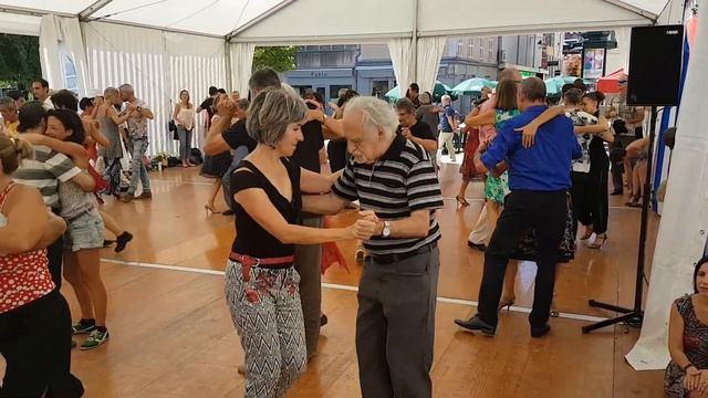Milonga Tarbes en Tango 2017 _ Place Jean Jaurès _ DJ Aurora Fornuto смотреть онлайн