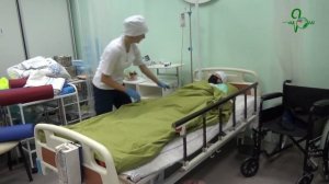 Уход. Перемещение пациента в постели