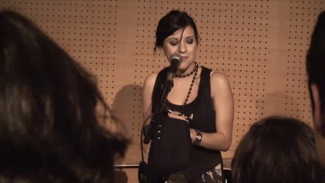 Virginia Maestro (Labuat) en FNAC - 09 MENTIRAS A CONTRALUZ смотреть онлайн