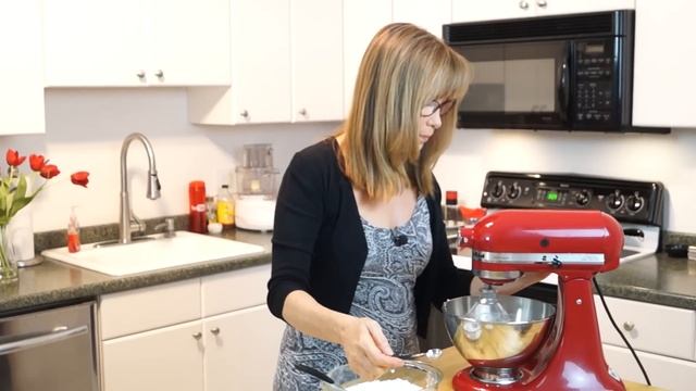 Buttercream Frosting: How To Make: Buttercream Frosting Recipe: Dishin' With Di-Diane Kometa  #30
