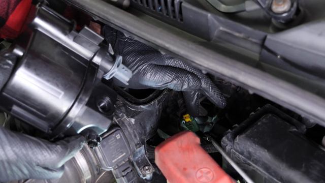 Cambio filtro gasolio Peugeot 107 1.4 HDI ⛽ смотреть онлайн