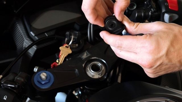 QuadLock Fork Stem Phone Mount Install On CBR500R смотреть онлайн