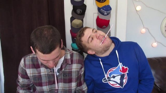 ROOMMATE GAMES: WHO'S STRAW-NGER смотреть онлайн