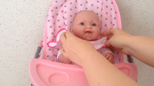 ❀ Видео с куклой Пупсик Играем в дочки матери Игрушки для Девочек Готовим Завтрак Baby Doll Food смотреть онлайн