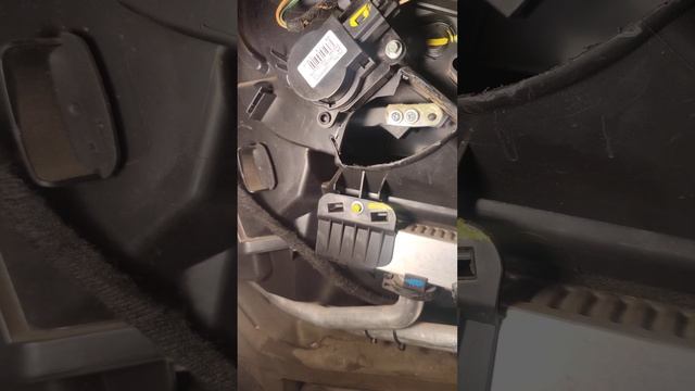 Водительская сторона печки(ДУЕТ ХОЛОДНЫМ)