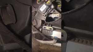 Водительская сторона печки(ДУЕТ ХОЛОДНЫМ)