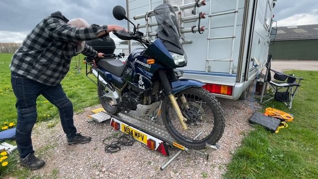 Kawasaki KLE 500 and Hydra Trail Trailer | Van Life UK смотреть онлайн