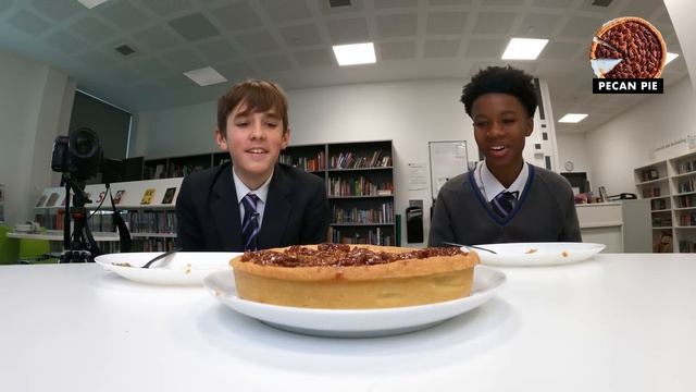 British Highschoolers Try Thanksgiving Dinner For The First Time!