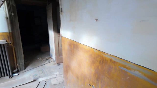 IN QUESTA VILLA ABBANDONATA NASCOSTA NEL BOSCO TROVIAMO ANCORA TUTTO NONOSTANTE STIA PER CROLLARE! смотреть онлайн