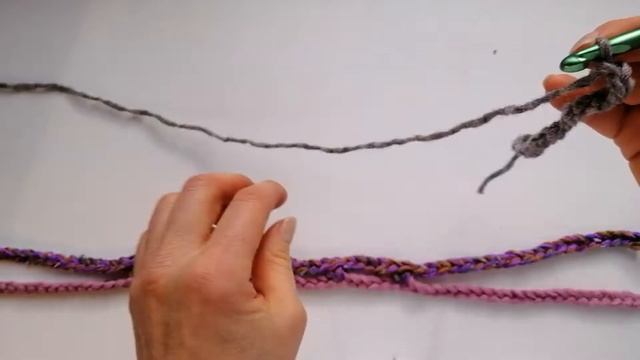 Супер простой шарф из остатков пряжи крючком смотреть онлайн