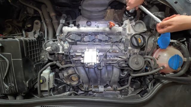 VW GOLF 5 2004 1.6FSI ENGINE OIL AND OIL FILTER CHANGE.OIL SERVICE RESET WITH AUTEL MAXISYS ELITE. смотреть онлайн