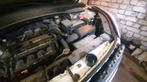 Замена звуковых сигналов на Хендай Крета  без снятия бампера.Снимаем радиаторную решетку.