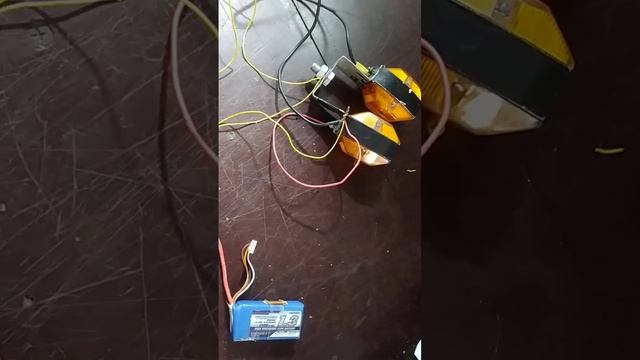 собрали схему с реле поворотов от скутера для гиротрайка. Видео просто для истории канала. смотреть онлайн