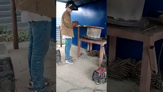 Супер сынище! 17 лет первая работа! смотреть онлайн