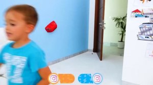 Влад и Никита играют с мамой | Веселые истории для детей