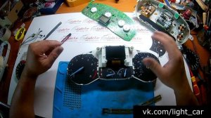 Как разобрать приборную панель и снять стрелки